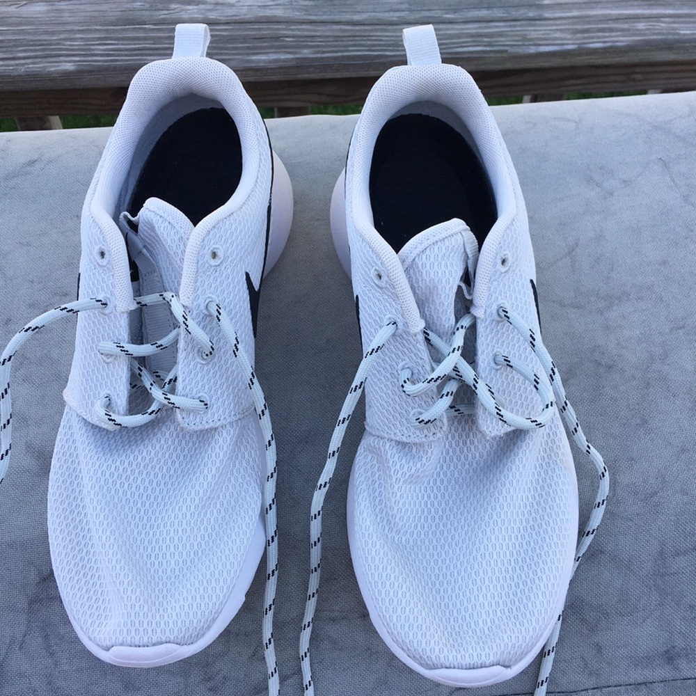 Nike white sneakers - Picture 1 of 8